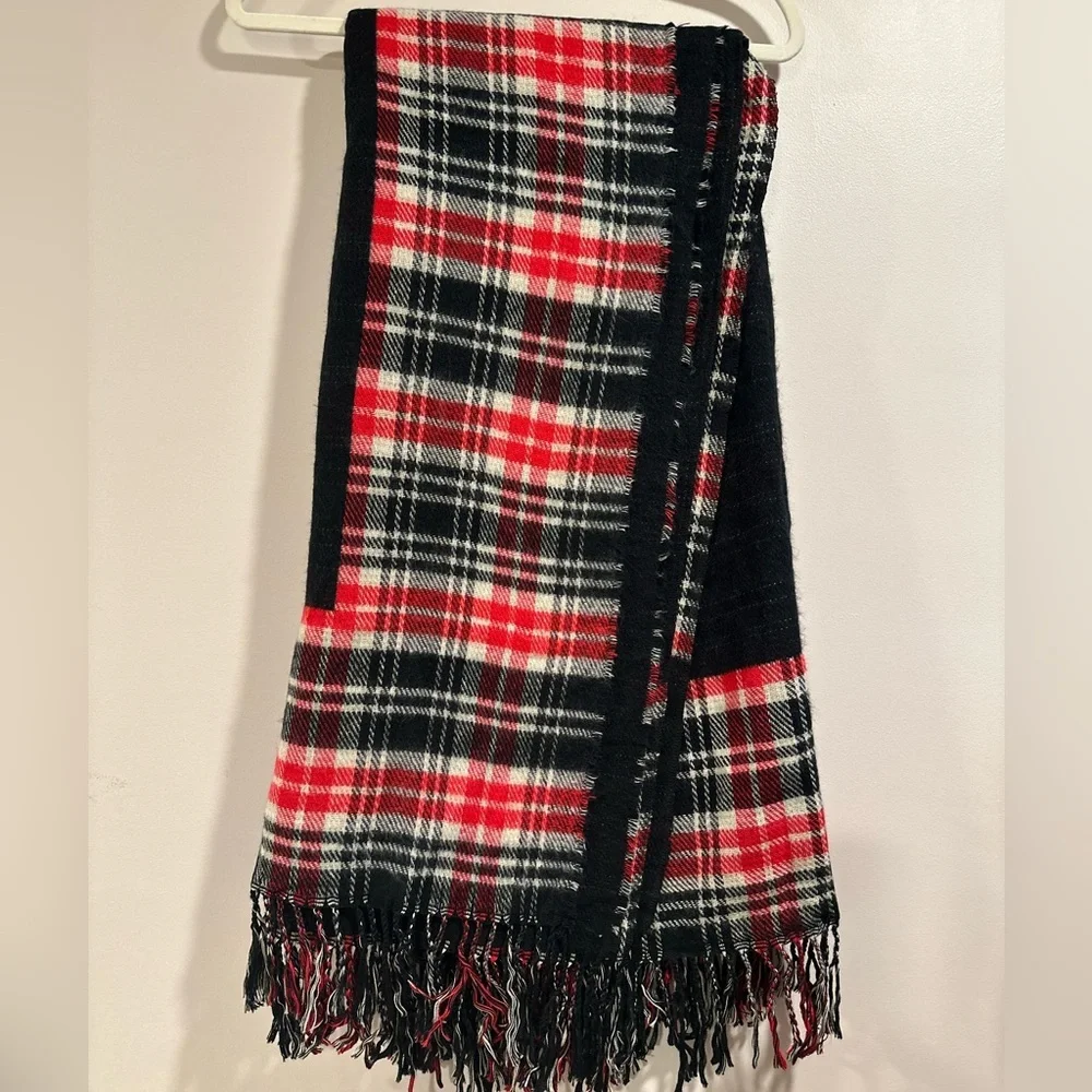 Super Soft & Cozy Reversible Extra Large Poncho Wrap Plaid Black Red White EUC